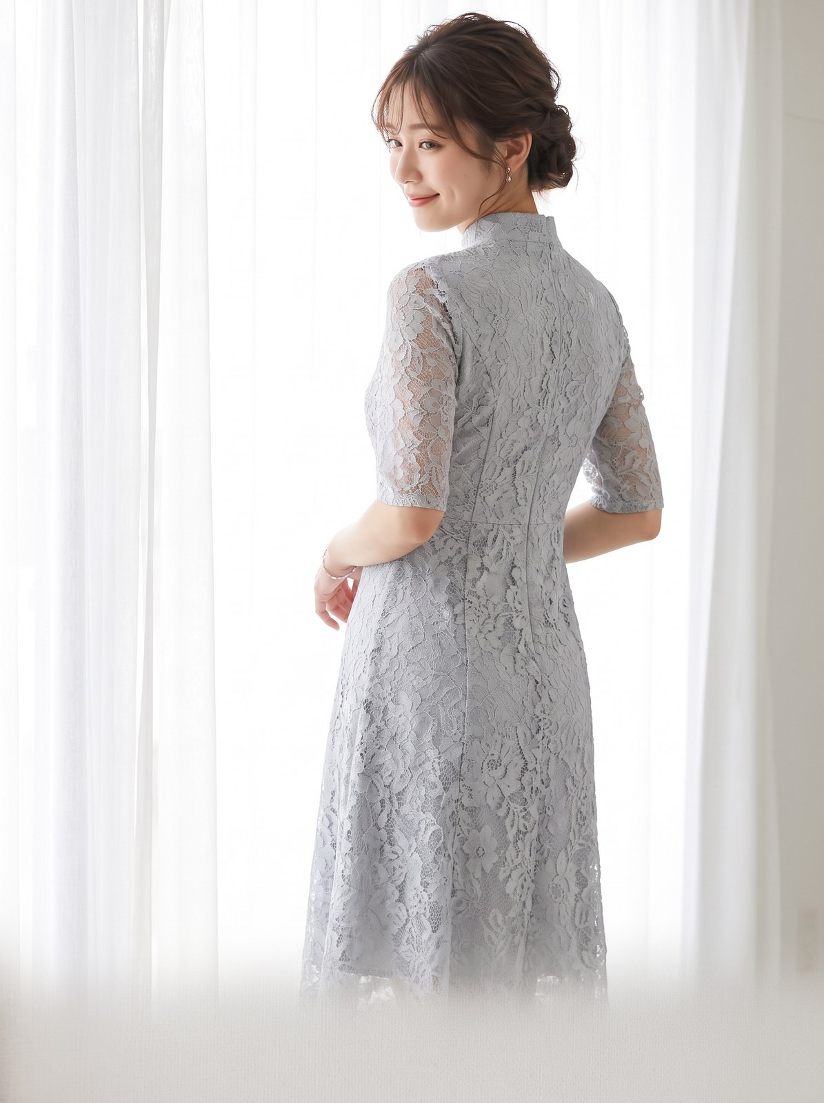 スタンドネックフレアドレス(ホワイト・グレー系・Sサイズ)| 名古屋のレンタルドレス24DRESS