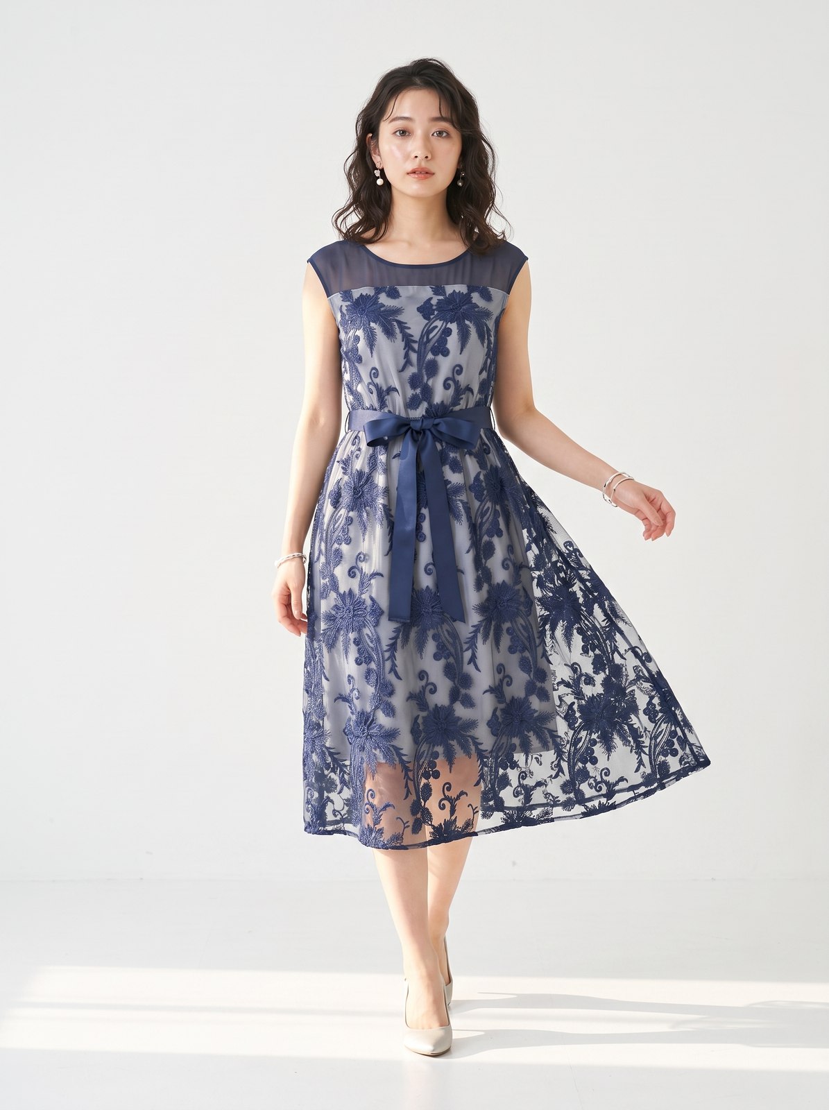 花柄刺繍 リボンベルトワンピース（ネイビー・ブルー系・Mサイズ）| 名古屋のレンタルドレス24DRESS