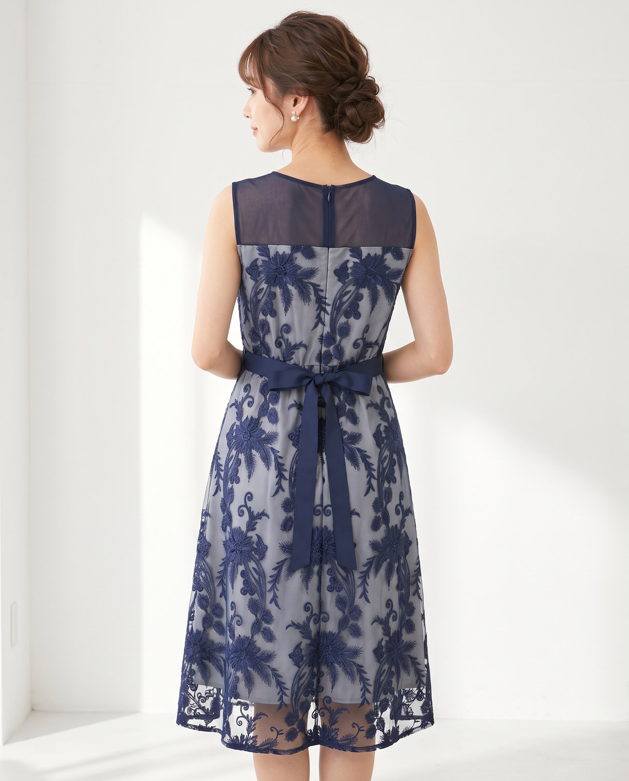 花柄刺繍 リボンベルトワンピース（ネイビー・ブルー系・Mサイズ）| 名古屋のレンタルドレス24DRESS 写真2