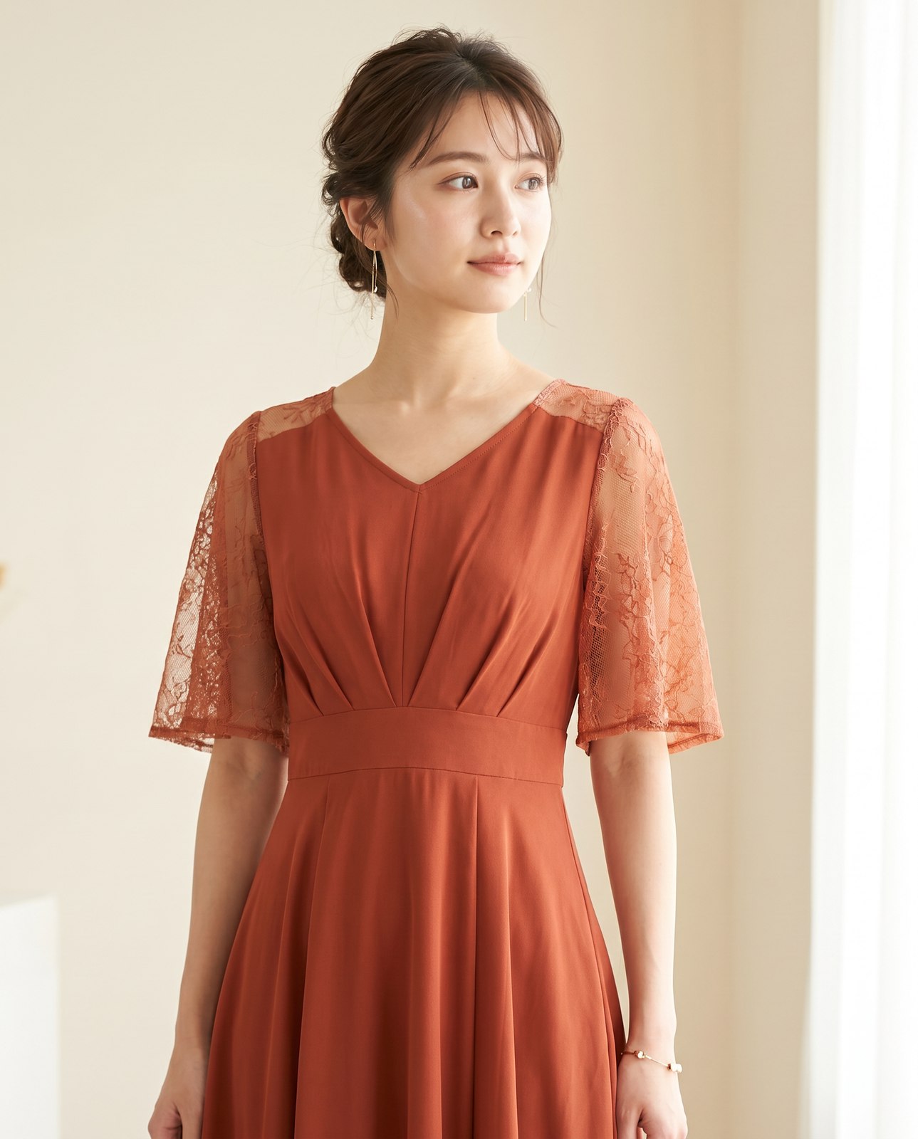 レース袖 タック入りワンピース（イエロー・オレンジ系・Mサイズ）| 名古屋のレンタルドレス24DRESS 写真2