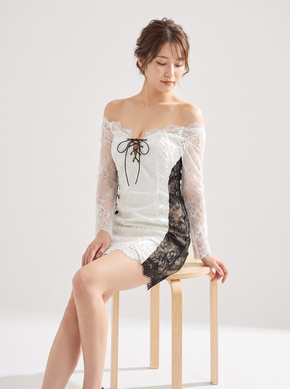 サイドレースアップ タイトドレス(ホワイト・グレー系・Sサイズ)| 名古屋のレンタルドレス24DRESS