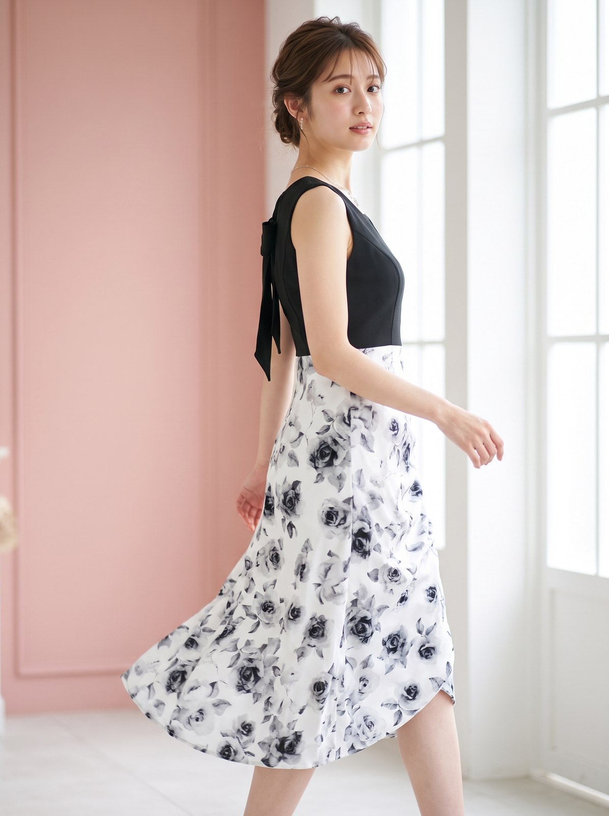花柄切り替え フレアパーティードレス（ホワイト・グレー系・Mサイズ）| 名古屋のレンタルドレス24DRESS