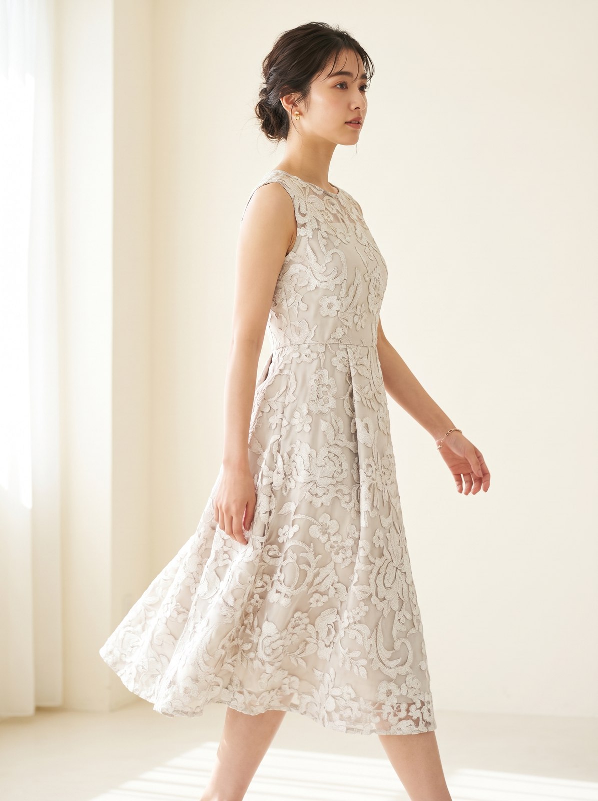 総レース フレアパーティードレス（ホワイト・グレー系・Mサイズ）| 名古屋のレンタルドレス24DRESS
