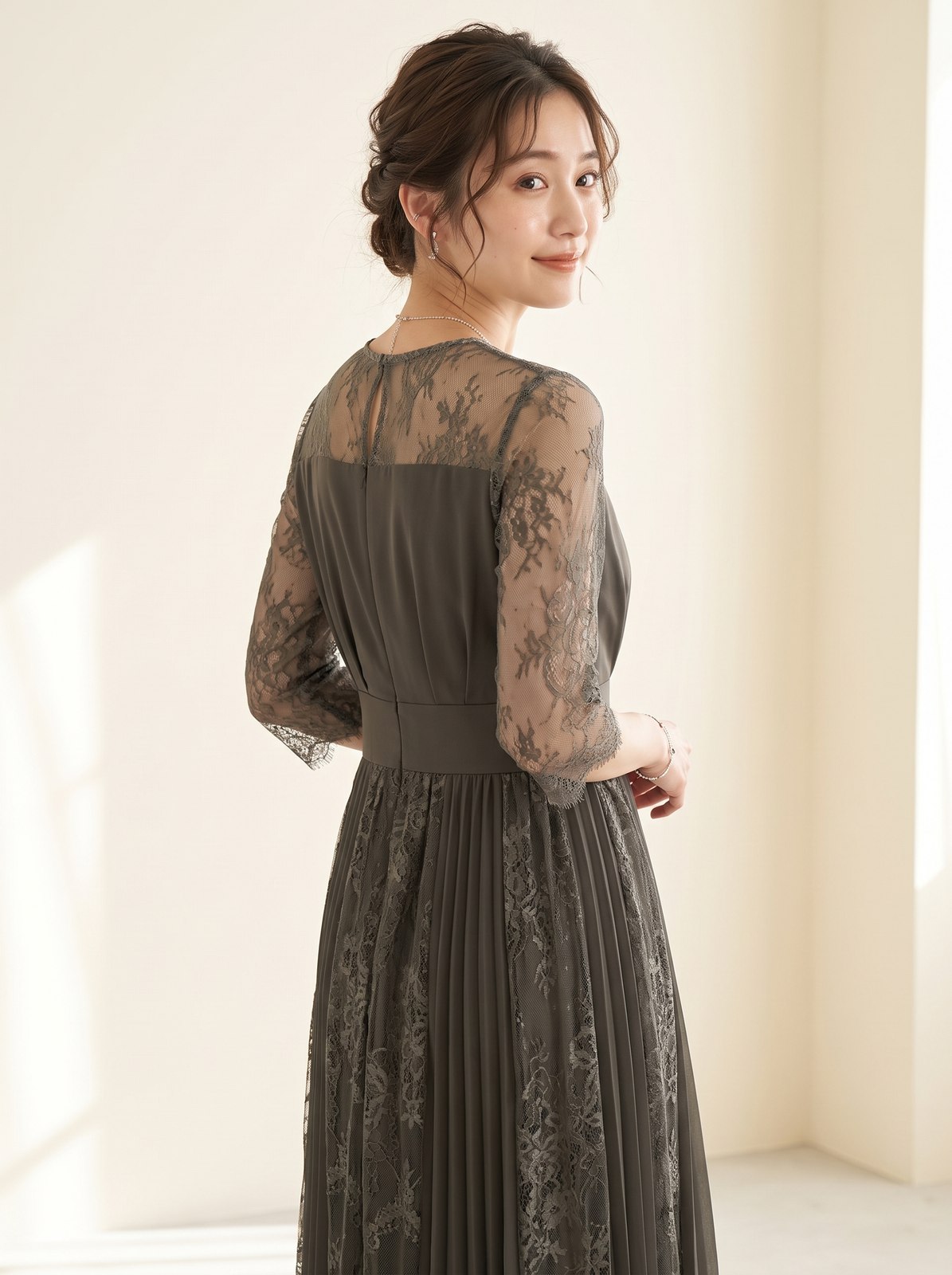 袖あり胸元切り替えレースワンピース（グリーン系・Lサイズ）| 名古屋のレンタルドレス24DRESS