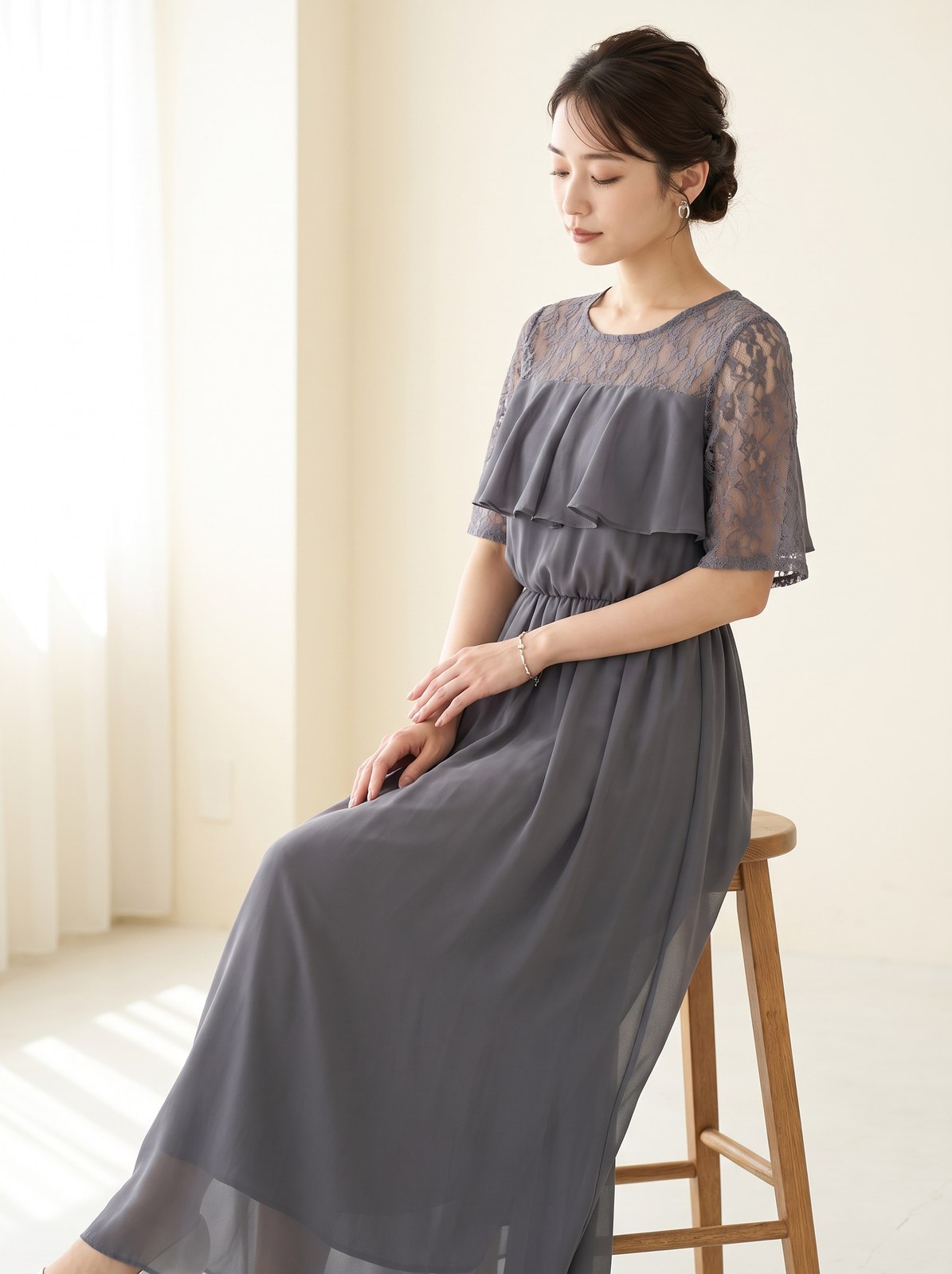 胸元フリルのレースドレス(ホワイト・グレー系・Lサイズ)| 名古屋のレンタルドレス24DRESS