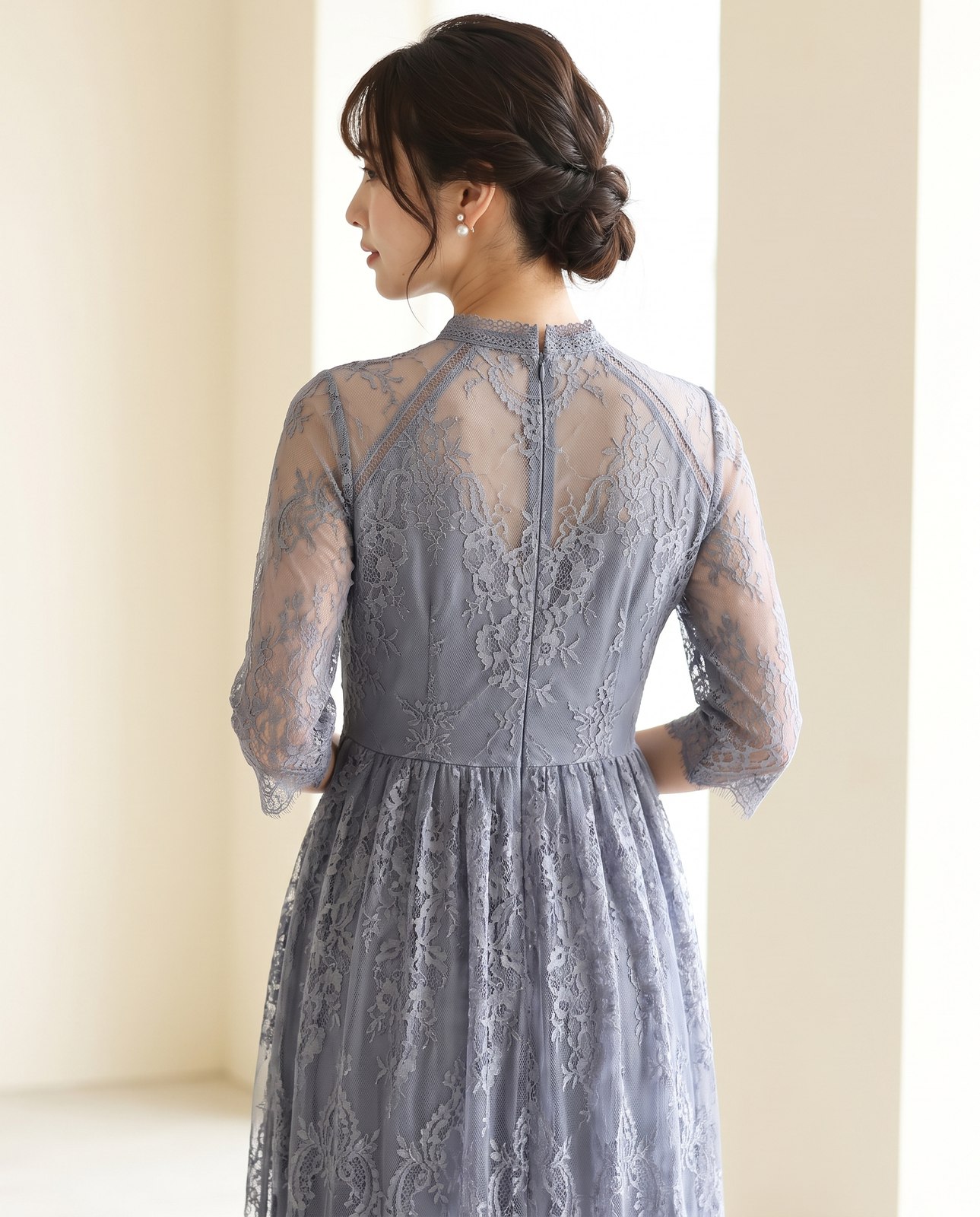 ハイネック 総レース 5分袖 結婚式ワンピース（ネイビー・ブルー系・Sサイズ）| 名古屋のレンタルドレス24DRESS 写真2