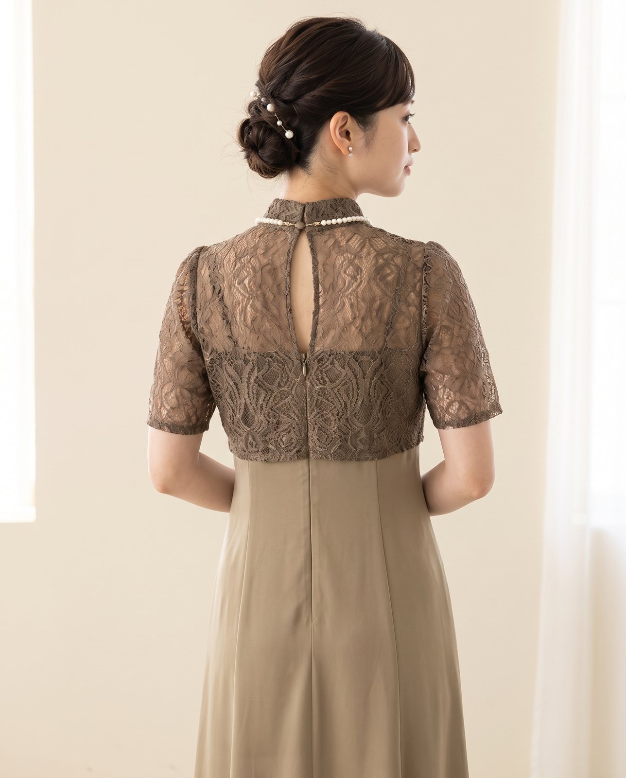 レースケープ風 ロングパーティードレス（ブラウン・ベージュ系・Mサイズ）| 名古屋のレンタルドレス24DRESS 写真2