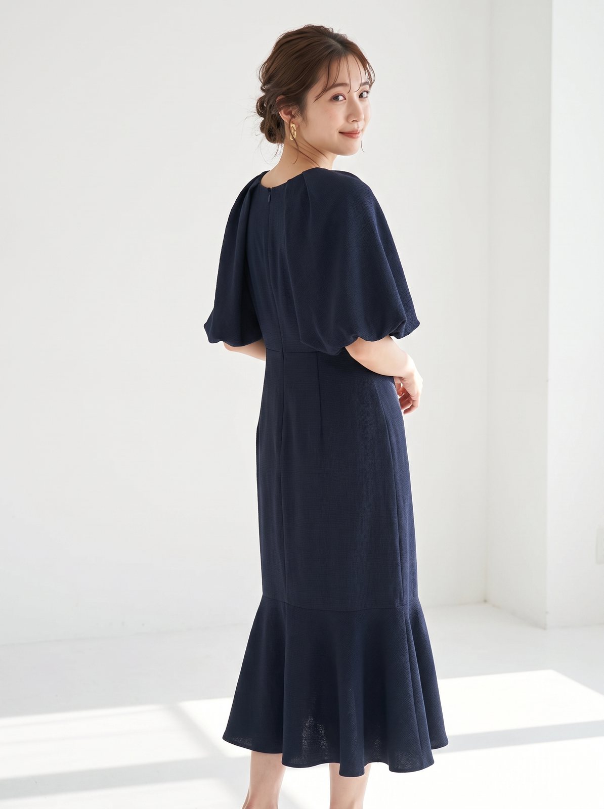 ボリュームスリーブ マーメイドドレス（ネイビー・ブルー系・Sサイズ）| 名古屋のレンタルドレス24DRESS