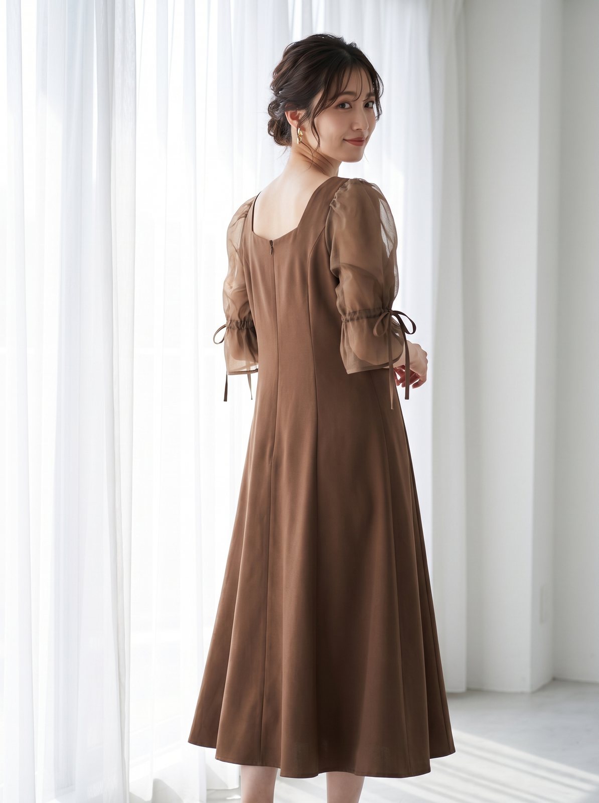 シアーパフスリーブ フレアミディドレス(ブラウン・ベージュ系・Sサイズ)| 名古屋のレンタルドレス24DRESS