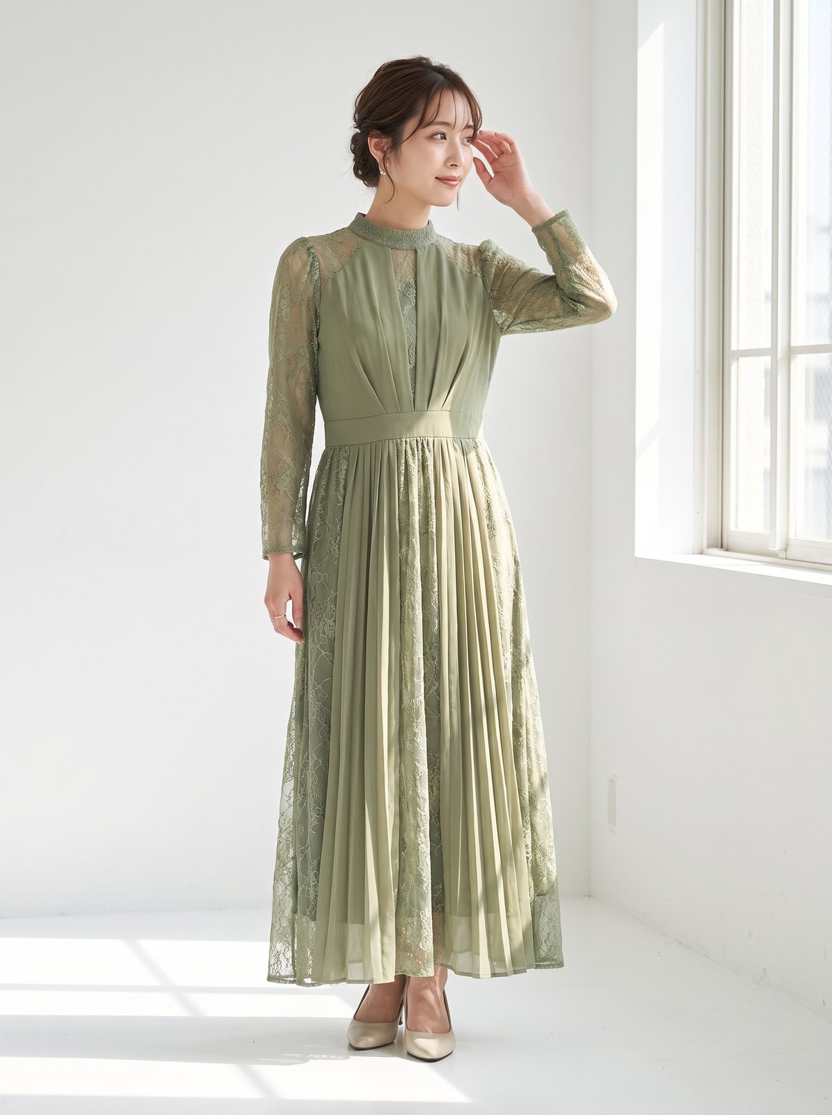 スタンドカラー レースプリーツドレス（グリーン系・Sサイズ）| 名古屋のレンタルドレス24DRESS