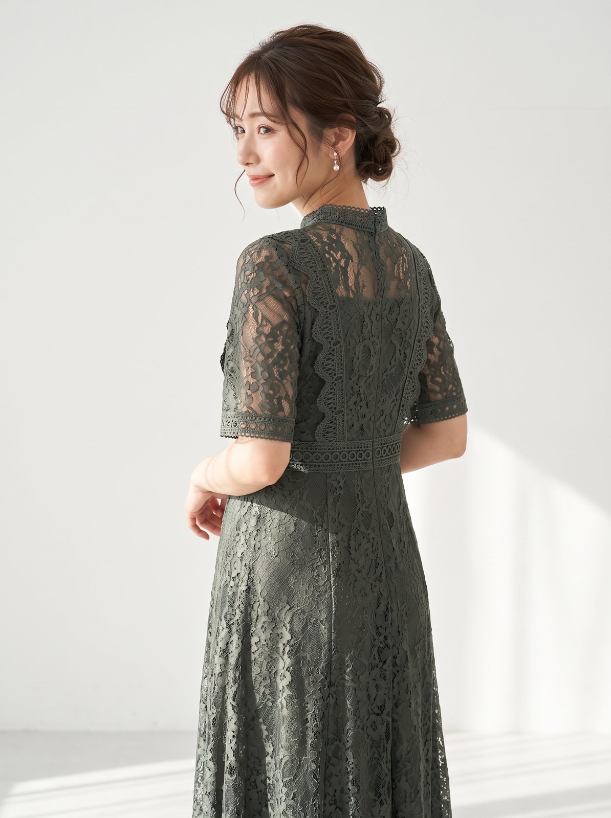 ハイネック総レース パーティードレス（グリーン系・Sサイズ）| 名古屋のレンタルドレス24DRESS